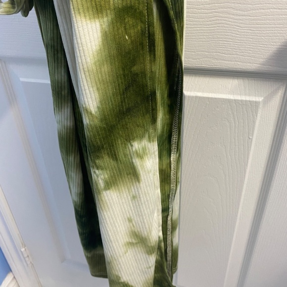 SHEIN tie-dye green dress with adjustable straps and side slit - Picture 5 of 11